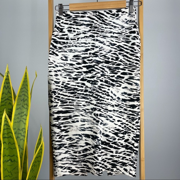 Witchery Stretchy Pull-on Skirt - Size 6 - Picture 2 of 9